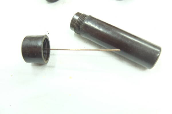 OLIATORE IN BAKELITE ITALIANO WWII PER CARCANO - immagine 3